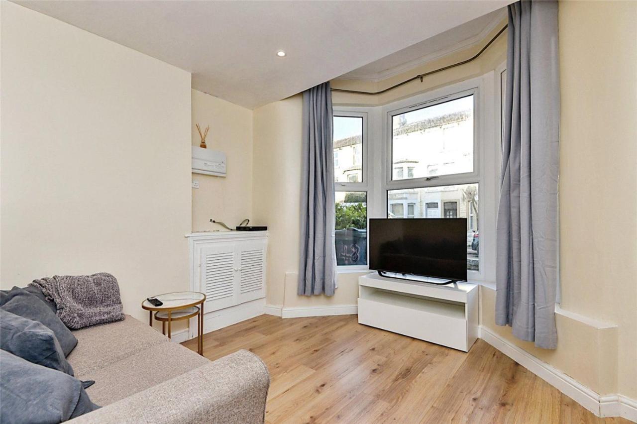 Beautiful Townhouse In Morecambe Extérieur photo